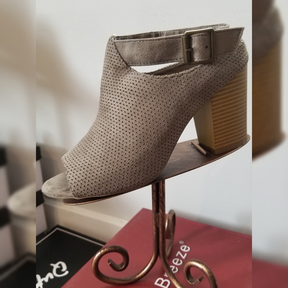 Stacked heel slip on in stone suede